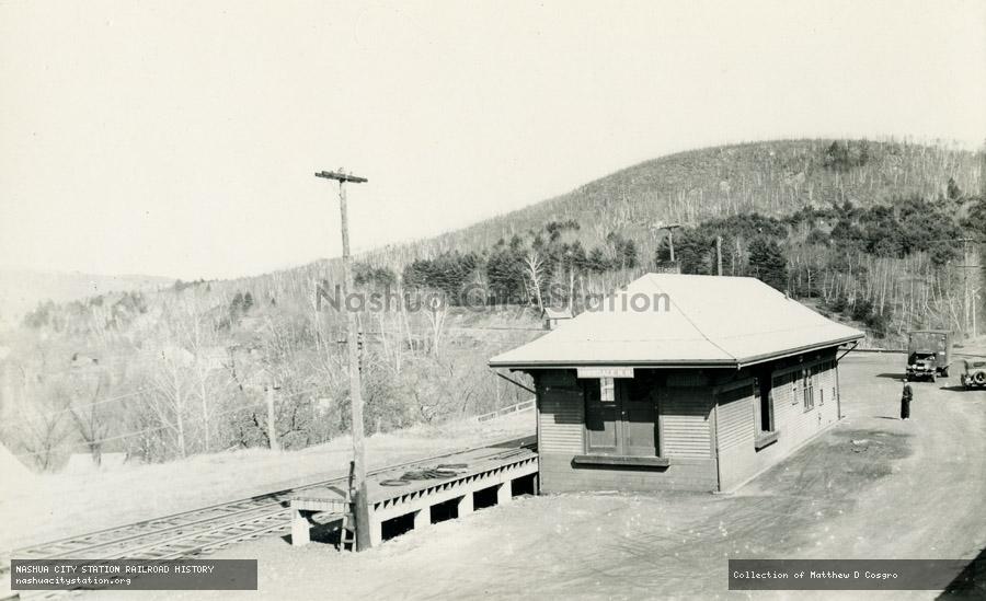 Postcard: Hinsdale station